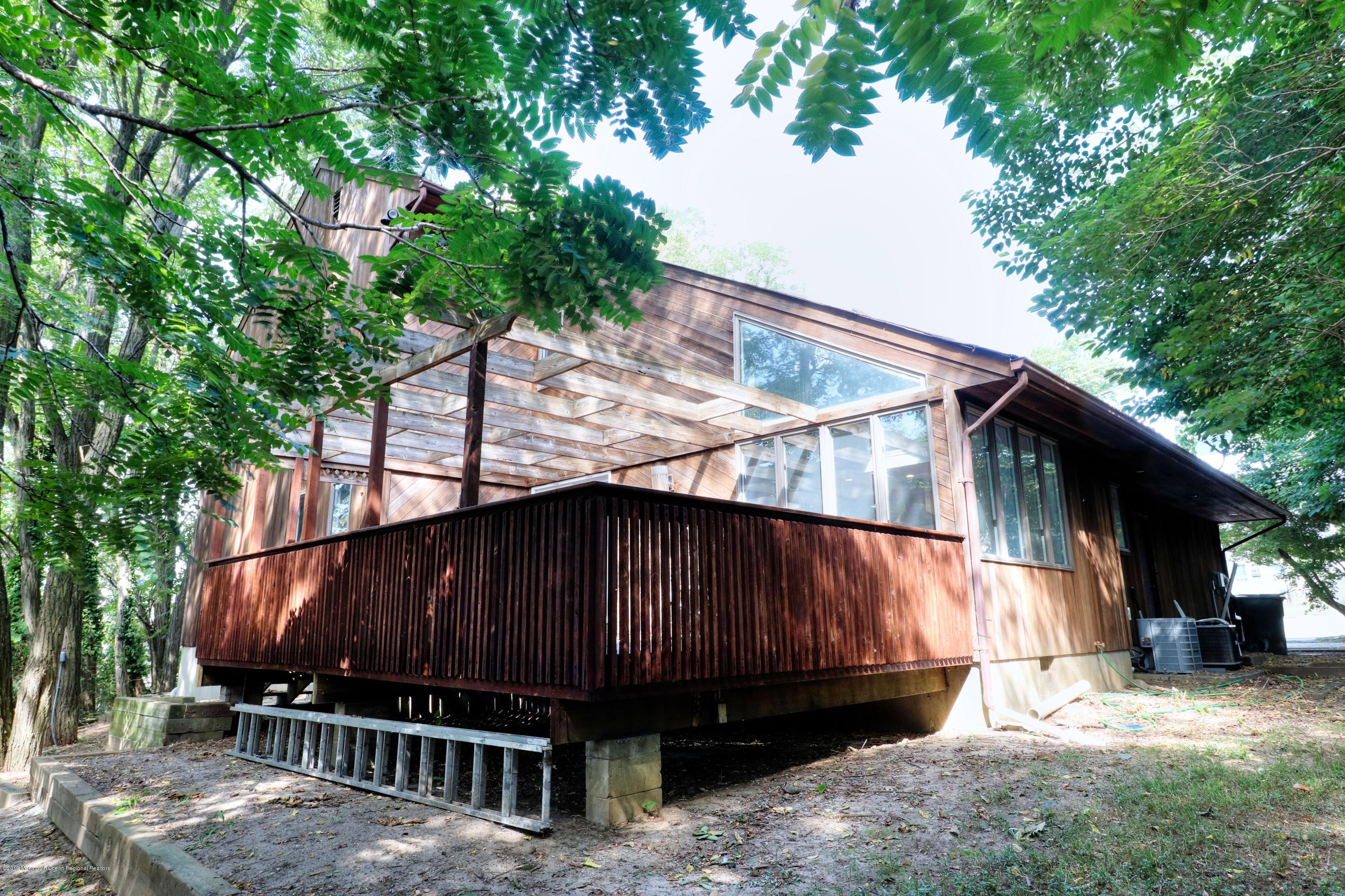 364 Middle Road Hazlet, NJ 07730 - Photo 28 of 31 deck_2