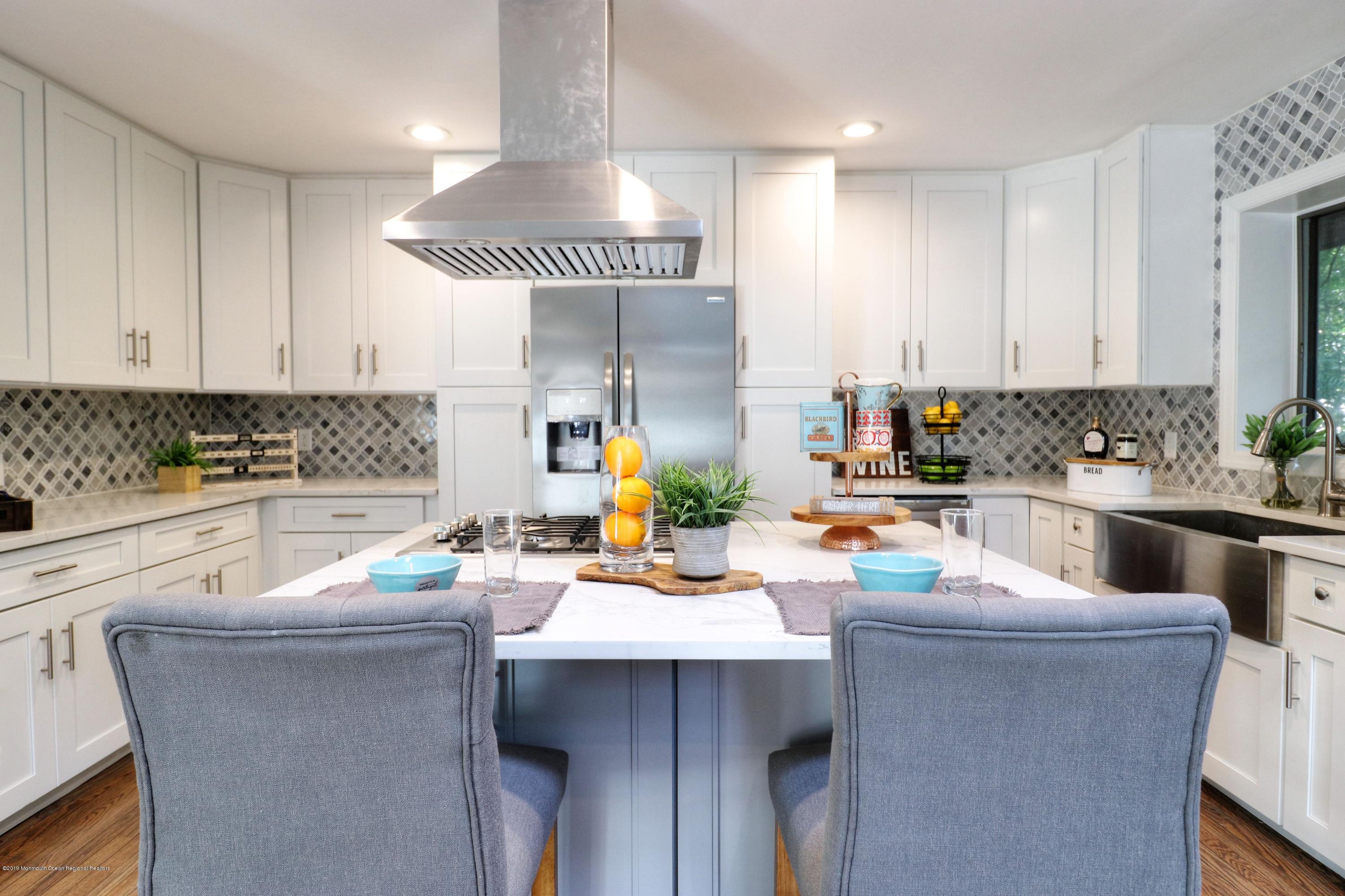 364 Middle Road Hazlet, NJ 07730 - Photo 4 of 31 kitchen_2