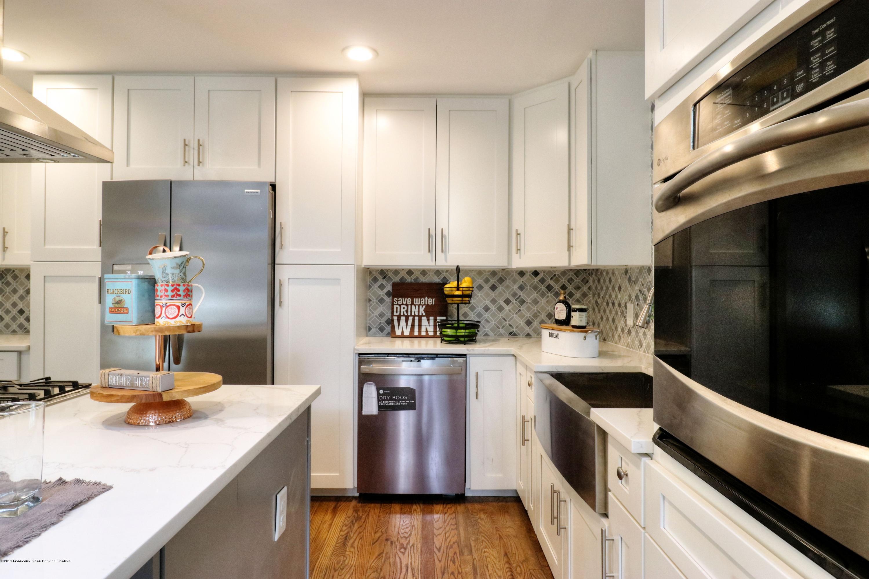 364 Middle Road Hazlet, NJ 07730 - Photo 6 of 31 kitchen_3