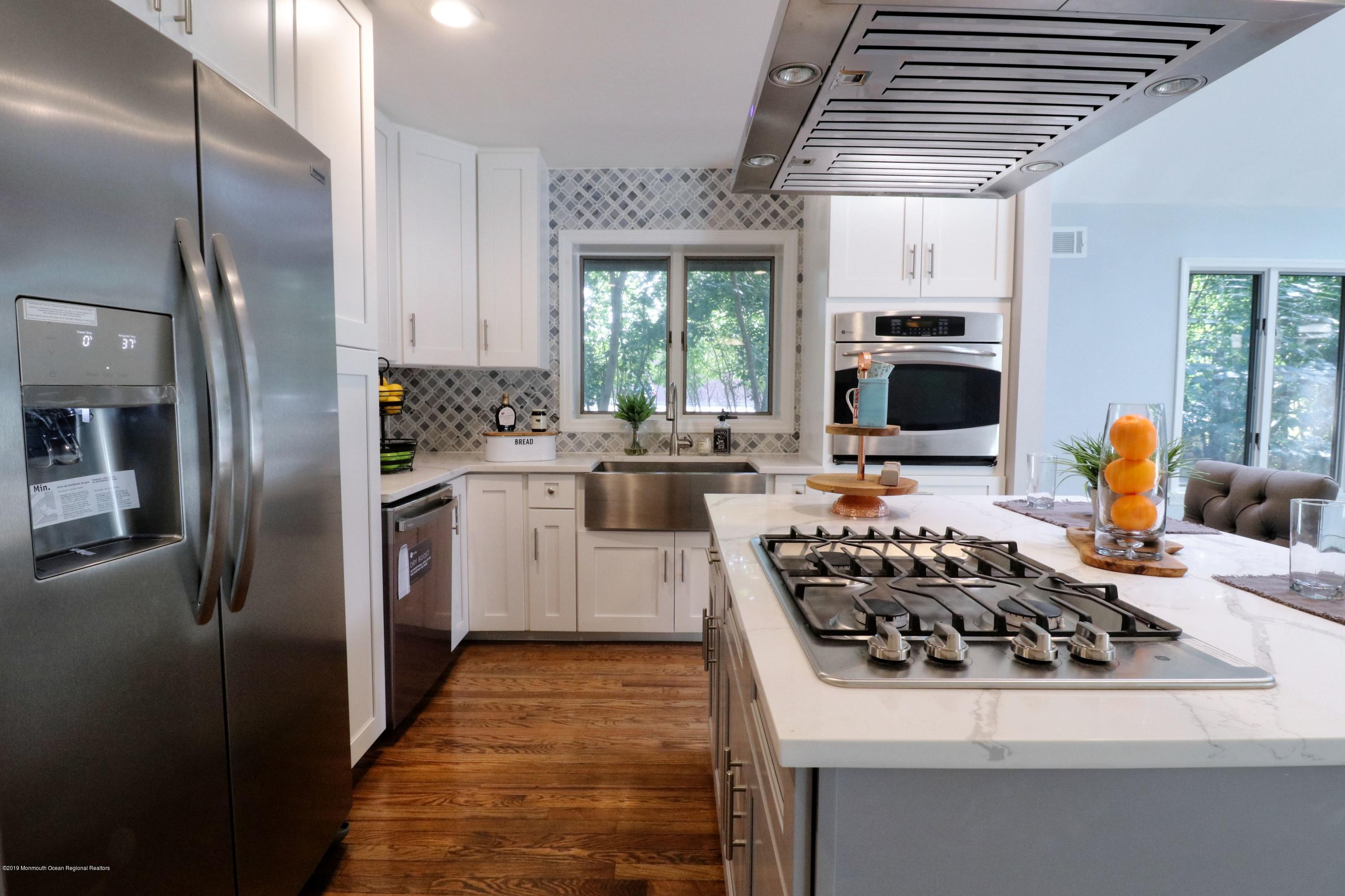 364 Middle Road Hazlet, NJ 07730 - Photo 7 of 31 kitchen_4