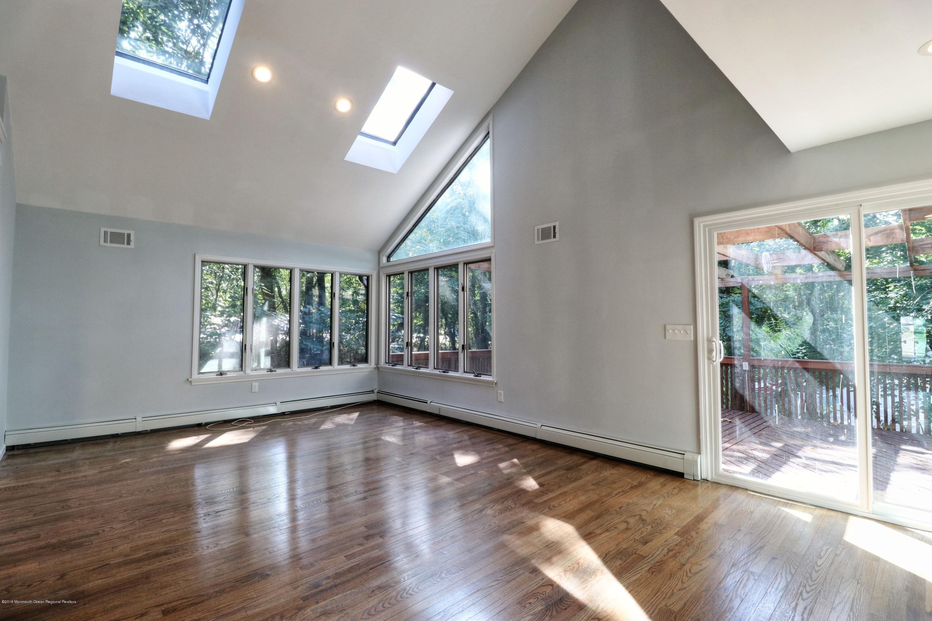 364 Middle Road Hazlet, NJ 07730 - Photo 9 of 31 familyroom_2