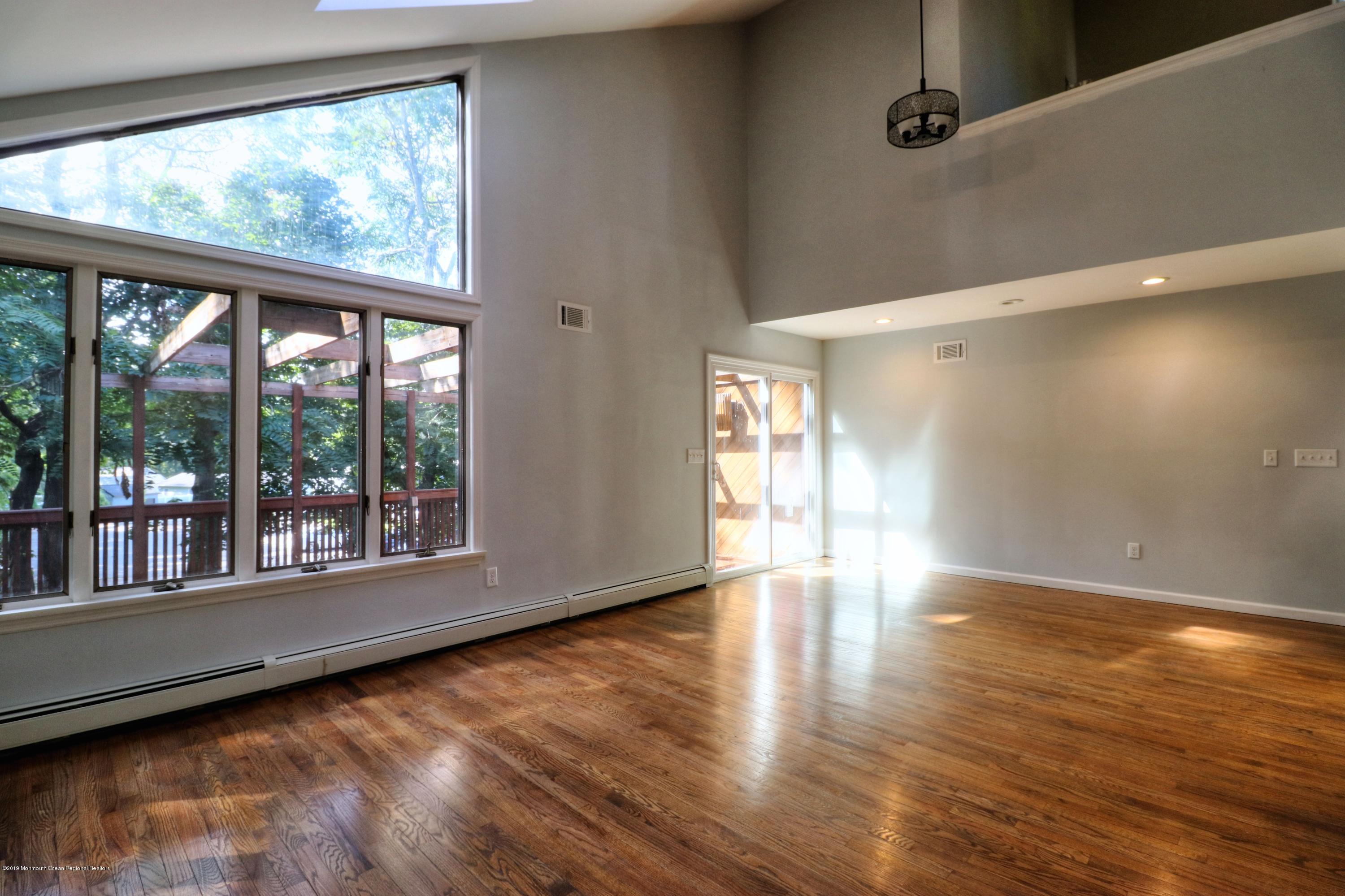 364 Middle Road Hazlet, NJ 07730 - Photo 10 of 31 familyroom_1