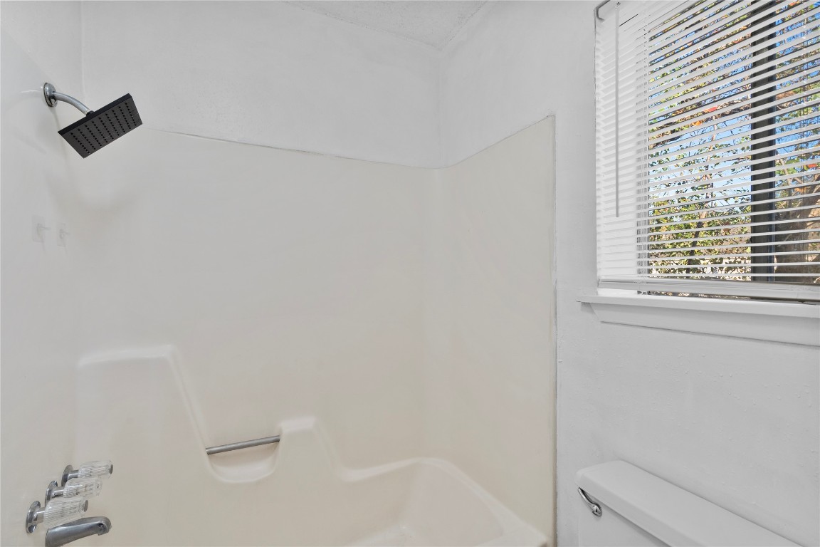15336 West Little York Road, Unit 208 Houston, TX 77084 - Photo 14 of 33 a bathroom with a bathtub
