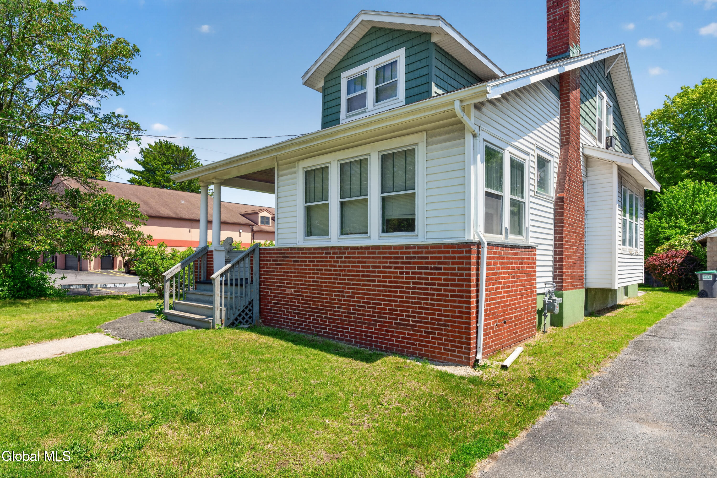 32 Osborne Road Colonie, NY 12205 - Photo 2 of 35 0 Front 2