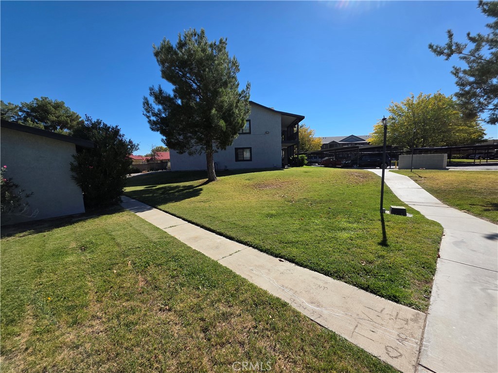 44036 25th Street West, Unit C8 Lancaster, CA 93536 - Photo 22 of 25 a view of a backyard