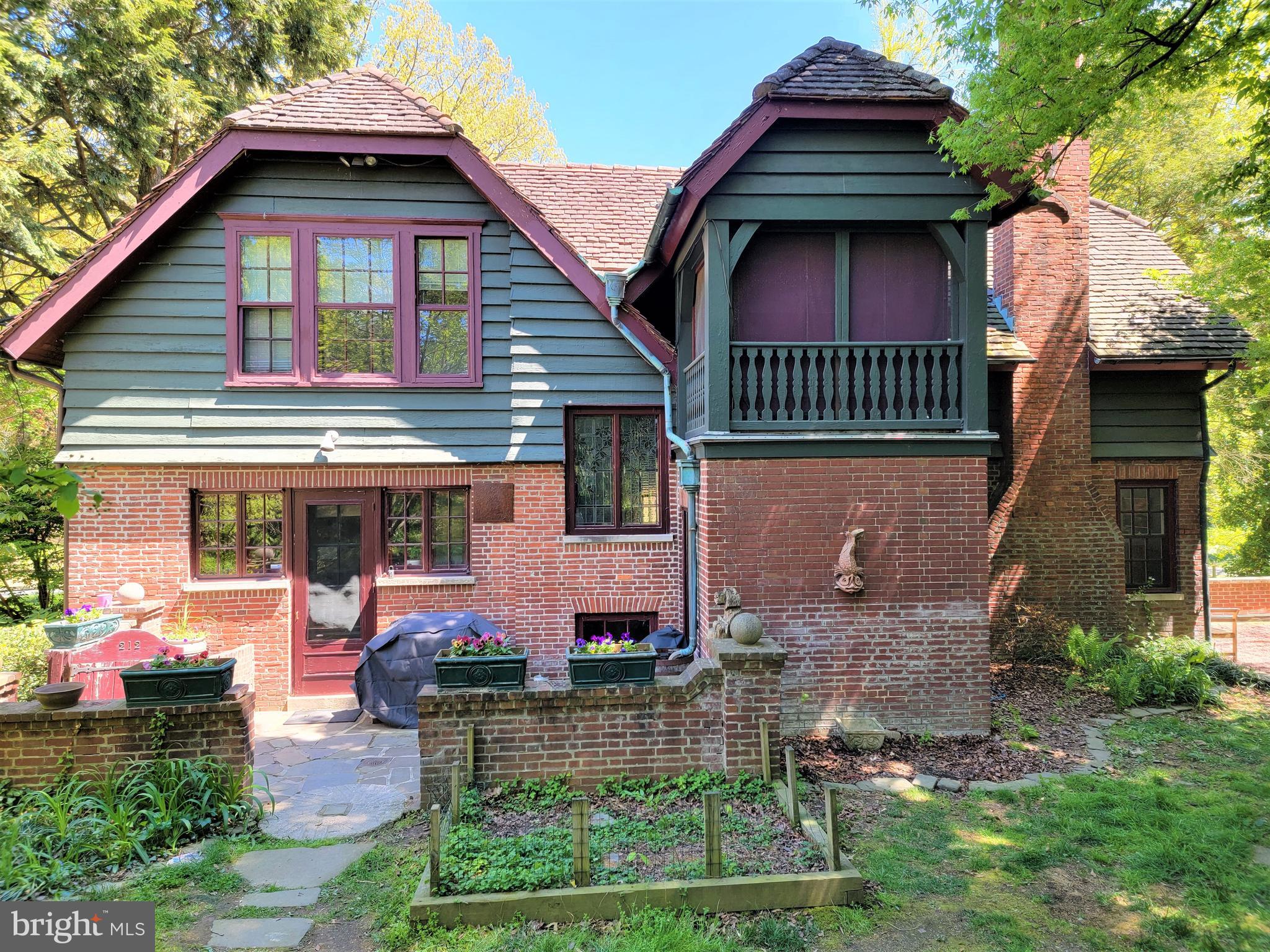 212 Vineyard Road Harrisburg, PA 17104 - Photo 9 of 51 Gallery Image 9