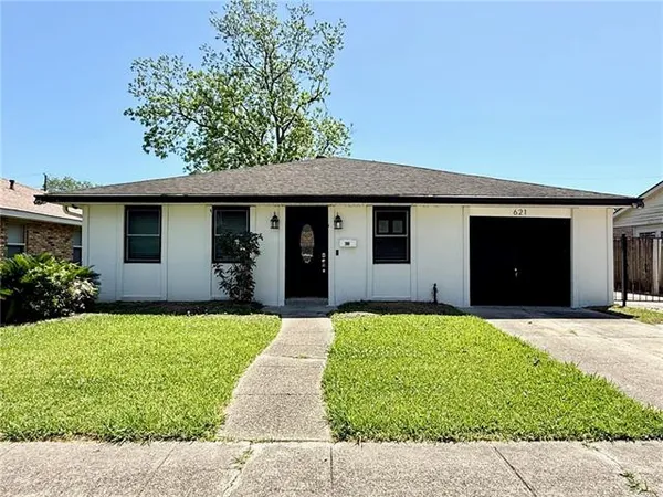 $215,000 | 621 Fairlawn Drive, Terrytown, LA 70056