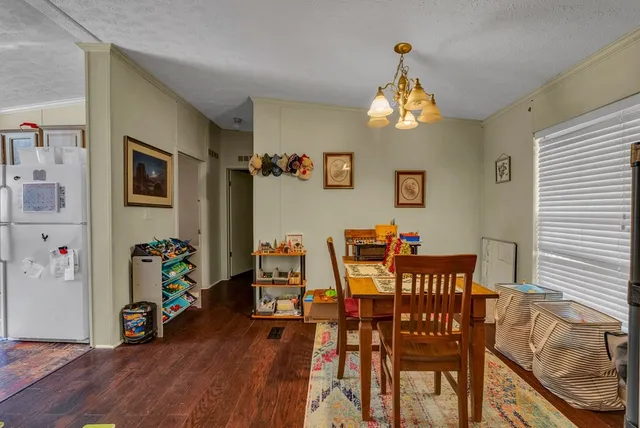 a view of a livingroom and dining room