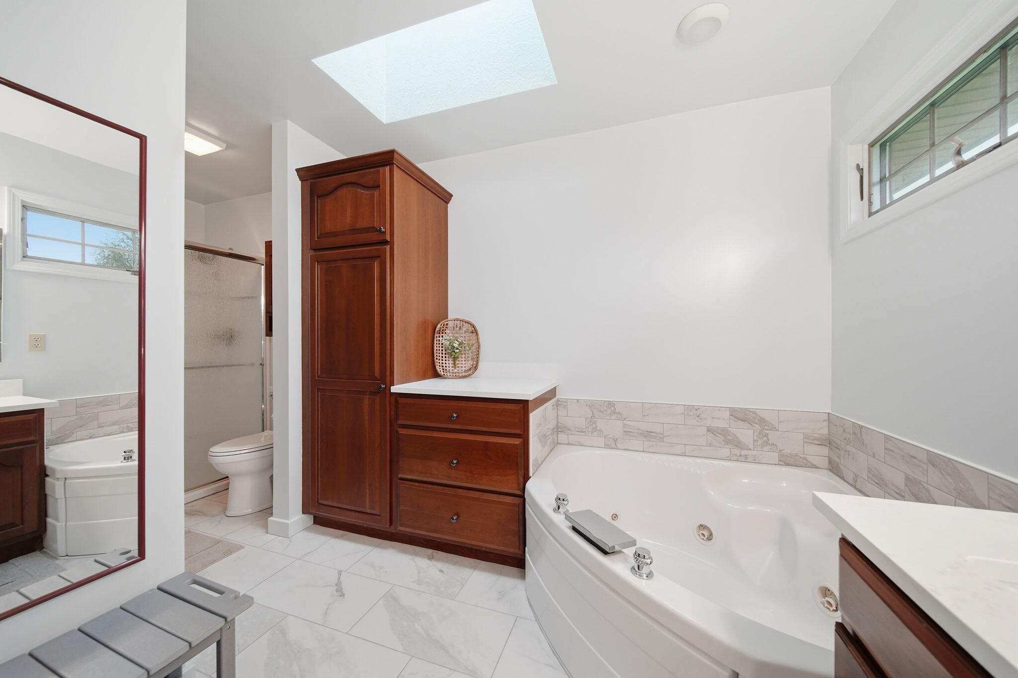 5299 Rives Junction Road Jackson, MI 49201 - Photo 26 of 64 jacuzzi-tub-primary-bath