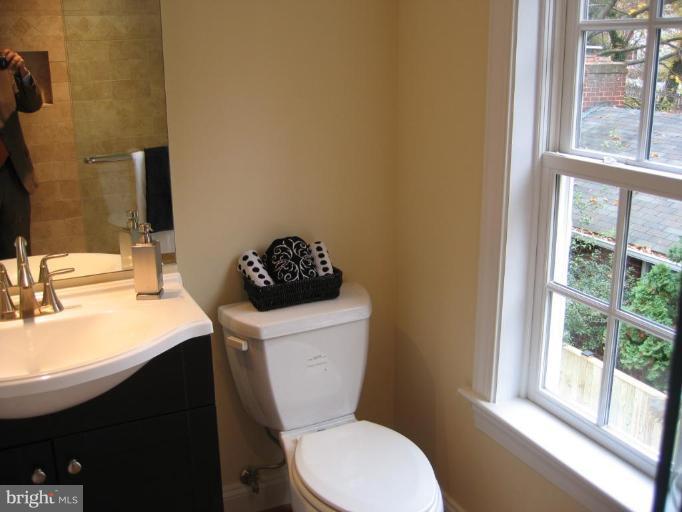 2803 Ridge Rd Drive Alexandria, VA 22302 - Photo 8 of 22 Master Bath