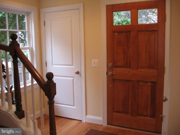 2803 Ridge Rd Drive Alexandria, VA 22302 - Photo 10 of 22 Entrance / Foyer
