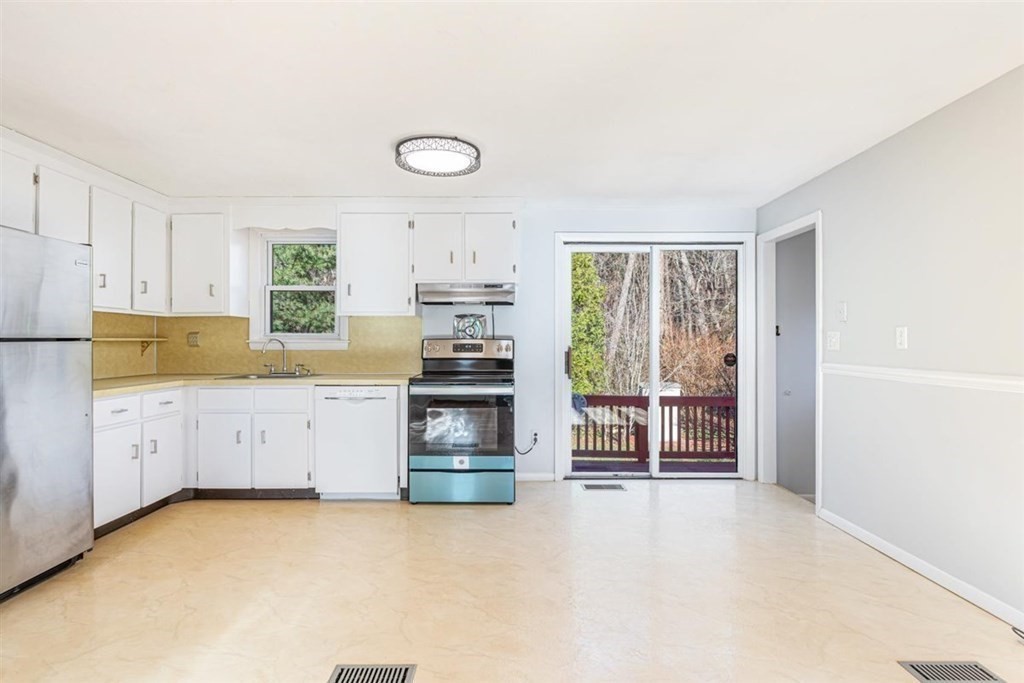 19 Hillsdale Road Holbrook, MA 02343 - Photo 12 of 26 Gallery Image 12