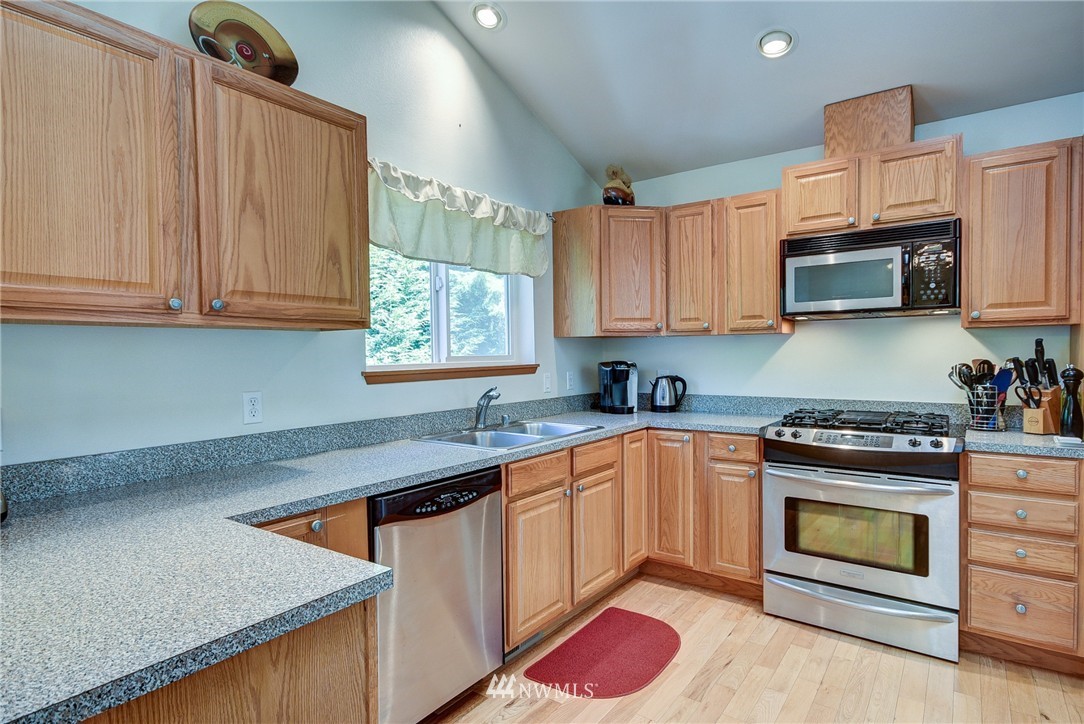 1378 Eagle Ridge Road Oak Harbor, WA 98277 - Photo 6 of 25 Gallery Image 6