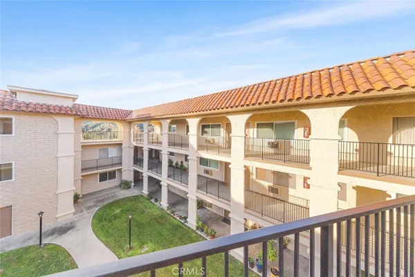 $2,395 | 3010 Montrose Avenue, Unit 26, La Crescenta, CA 91214
