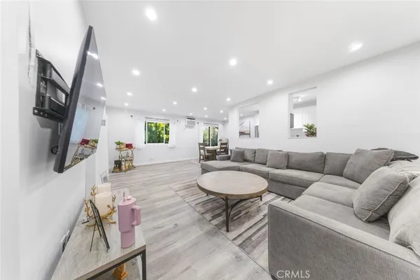 $2,500 | 3010 Montrose Avenue, Unit 26, La Crescenta, CA 91214