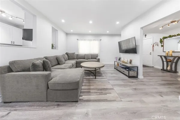 $2,500 | 3010 Montrose Avenue, Unit 26, La Crescenta, CA 91214