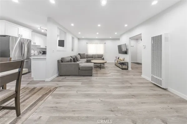 $2,395 | 3010 Montrose Avenue, Unit 26, La Crescenta, CA 91214