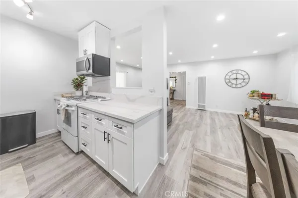 $2,395 | 3010 Montrose Avenue, Unit 26, La Crescenta, CA 91214