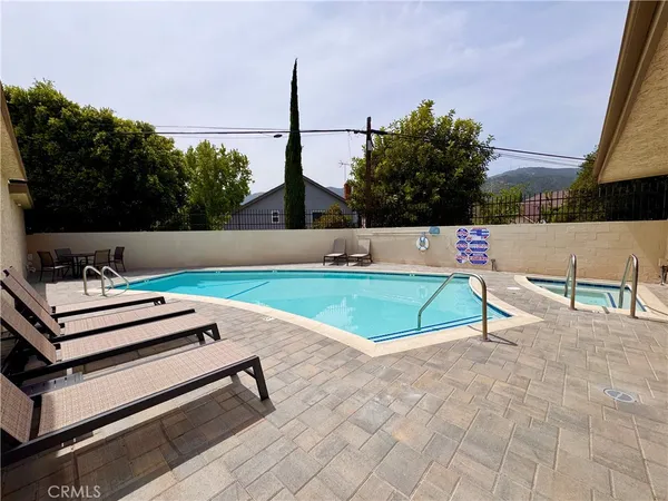 $2,395 | 3010 Montrose Avenue, Unit 26, La Crescenta, CA 91214