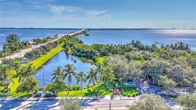 $5,500 | 4 Via Lucindia Drive South, Sewall's Point, FL 34996