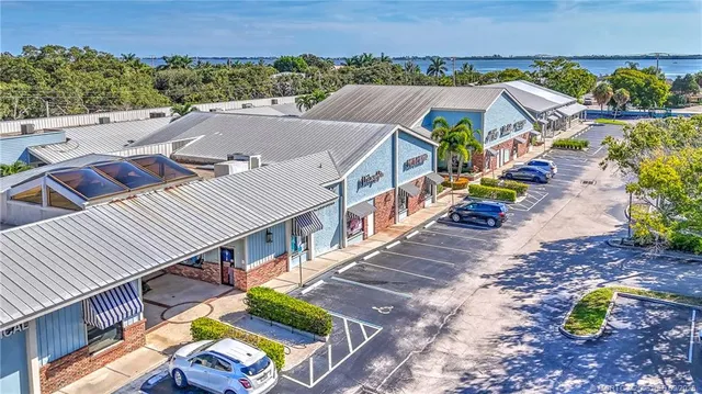 $5,500 | 4 Via Lucindia Drive South, Sewall's Point, FL 34996