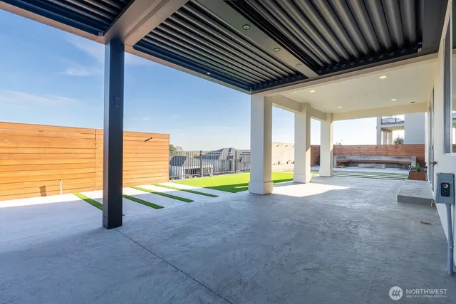 a view of an empty room with window