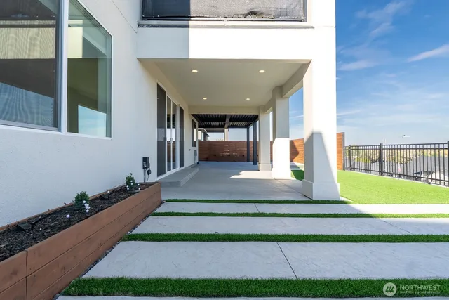 a view of an front of house