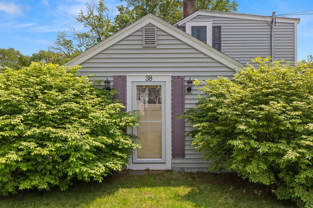 38 Elm Street Georgetown, MA 01833 - Photo 39 of 41 a front view of a house with garden