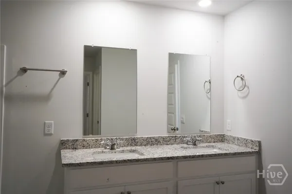 $2,400 | 397 Coconut Drive, Bloomingdale, GA 31302