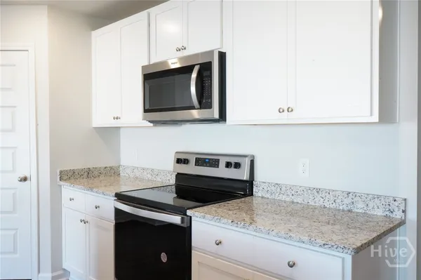 $2,400 | 397 Coconut Drive, Bloomingdale, GA 31302