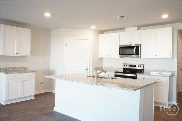 $2,450 | 397 Coconut Drive, Bloomingdale, GA 31302