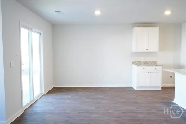 $2,400 | 397 Coconut Drive, Bloomingdale, GA 31302