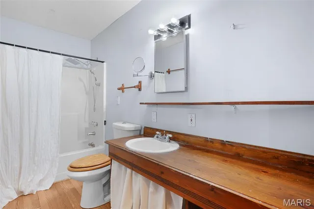 $479,000 | 6703 Frandsen Road, Alhambra, IL 62001