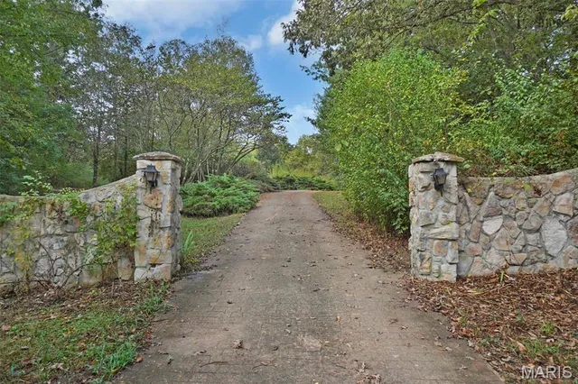 $479,000 | 6703 Frandsen Road, Alhambra, IL 62001