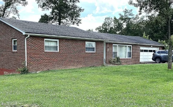 $199,000 | 230 Oak Drive, Spencer, WV 25276