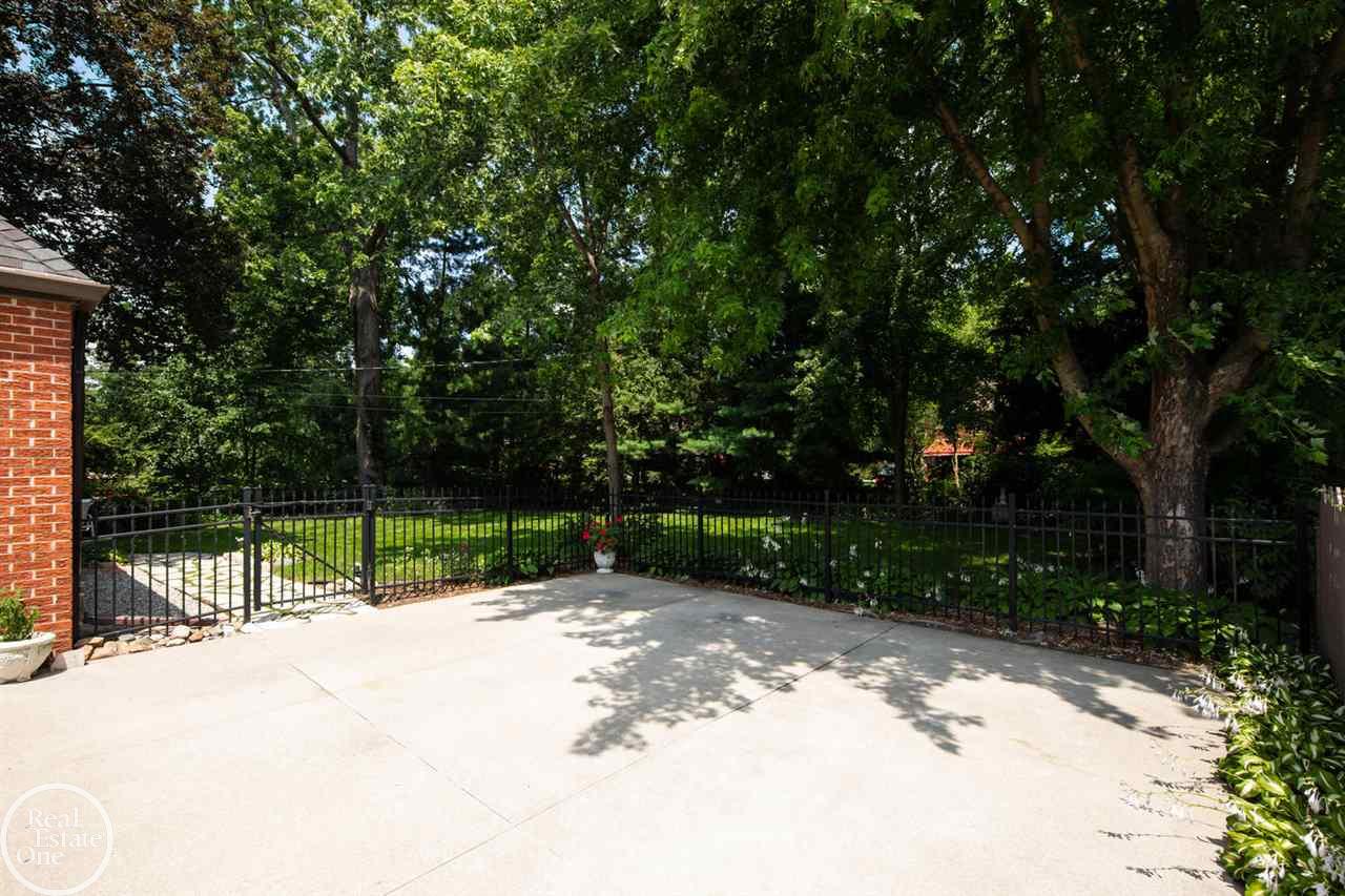 652 Middlesex Road Grosse Pointe, MI 48230 - Photo 59 of 75 50010366-58.JPG