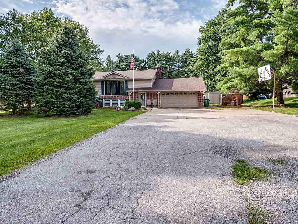 12710 Leo Road Fort Wayne, IN 46845 - Photo 2 of 35