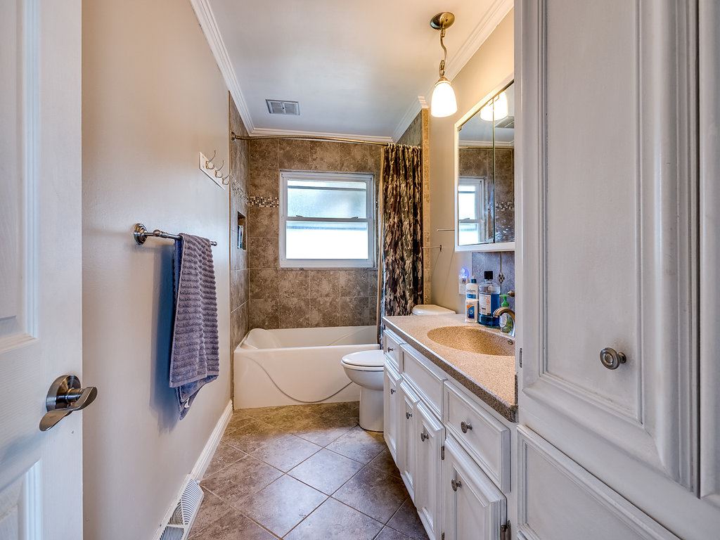 12710 Leo Road Fort Wayne, IN 46845 - Photo 18 of 35