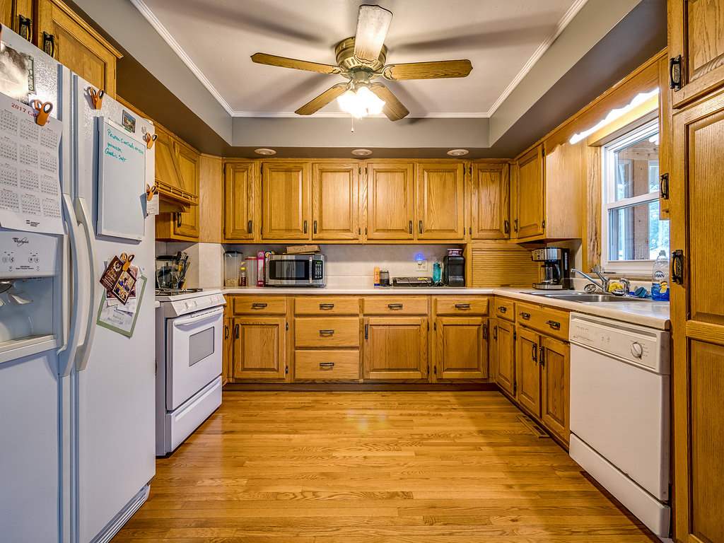 12710 Leo Road Fort Wayne, IN 46845 - Photo 9 of 35