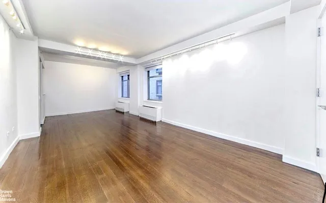 $670,000 | 100 West 58th Street, Unit 5A | Midtown Central