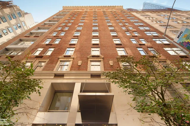 $670,000 | 100 West 58th Street, Unit 5A | Midtown Central