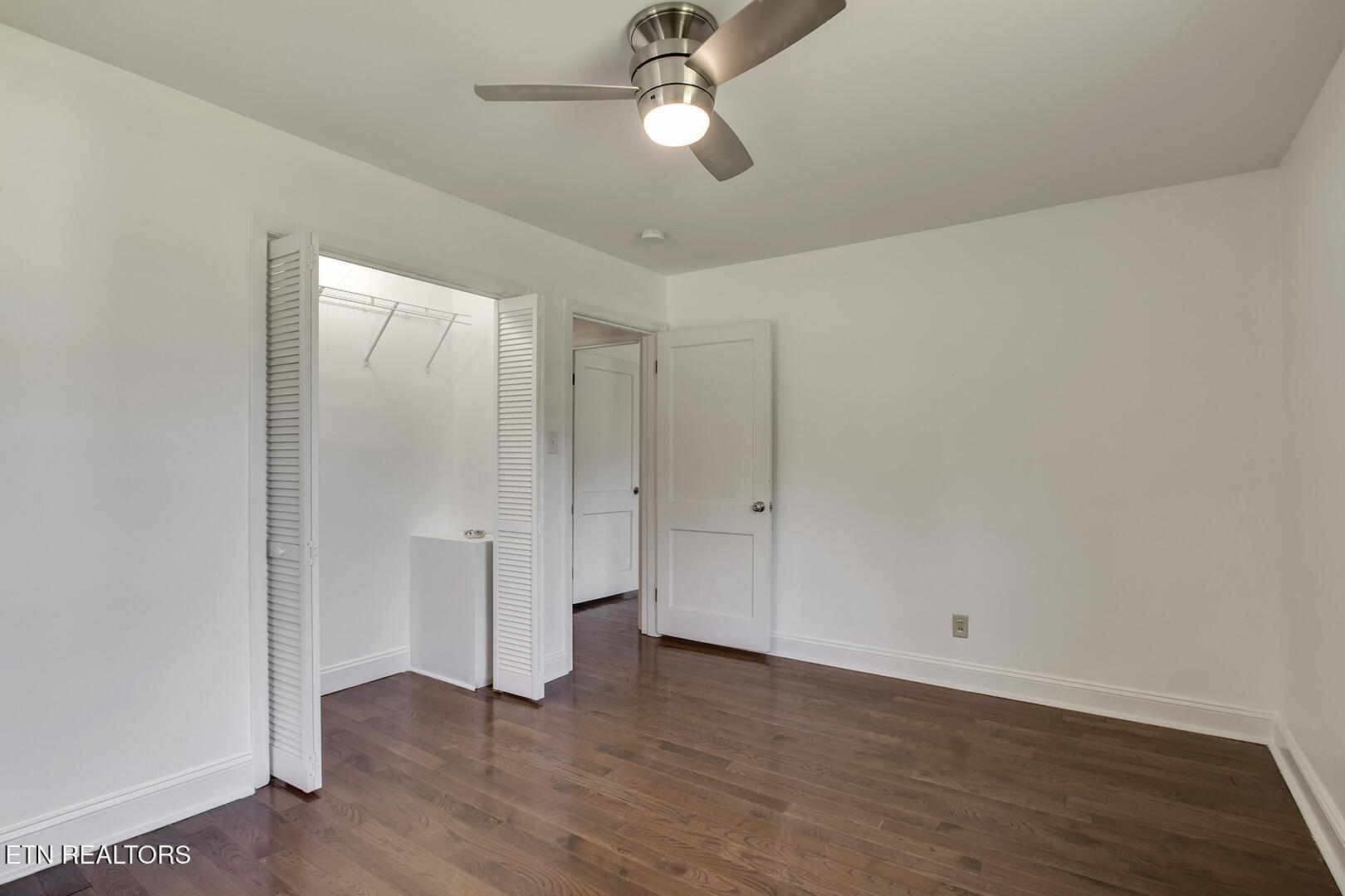 1113 Mayflower Road Kingston, TN 37763 - Photo 19 of 45 19_MayflowerRoad_1113_MasterBedroom02
