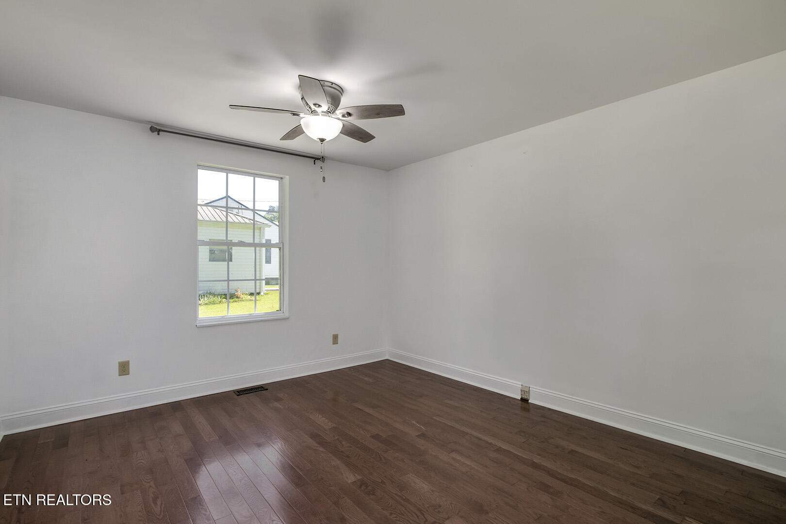 1113 Mayflower Road Kingston, TN 37763 - Photo 36 of 45 36_MayflowerRoad_1113_Bedroom4_01