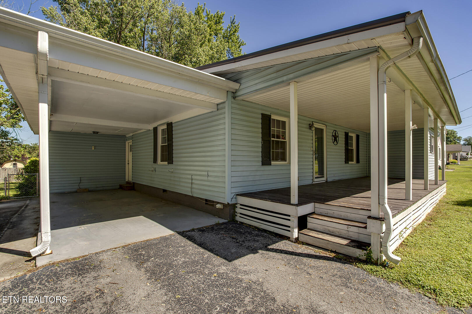 1113 Mayflower Road Kingston, TN 37763 - Photo 4 of 45 04_MayflowerRoad_1113_Carport