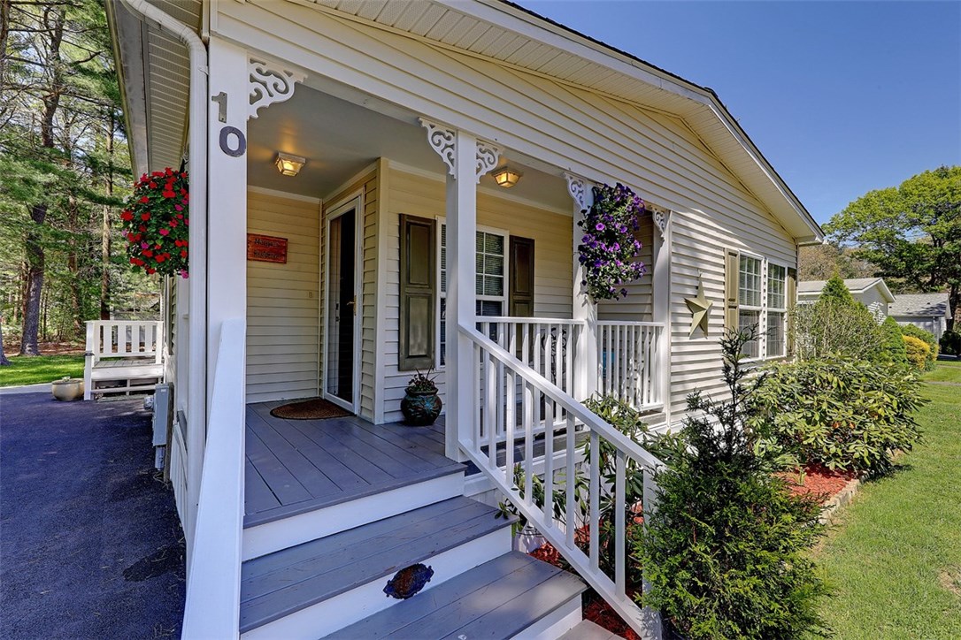 10 King Philip Road Coventry, RI 02816 - Photo 3 of 40 Gallery Image 3