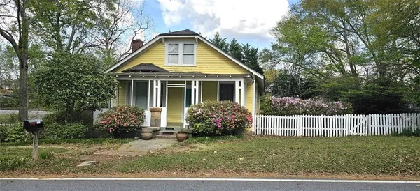 $2,300 | 1047 Ridge Avenue, Stone Mountain, GA 30083