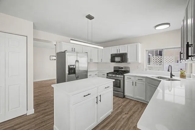 $499,999 | 1661 Charlotte Circle, Naperville, IL 60564