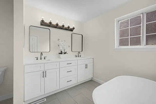 $499,999 | 1661 Charlotte Circle, Naperville, IL 60564