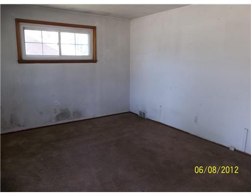 131 Quaker Church Road Perryopolis, PA 15473 - Photo 3 of 8 Living Room.
