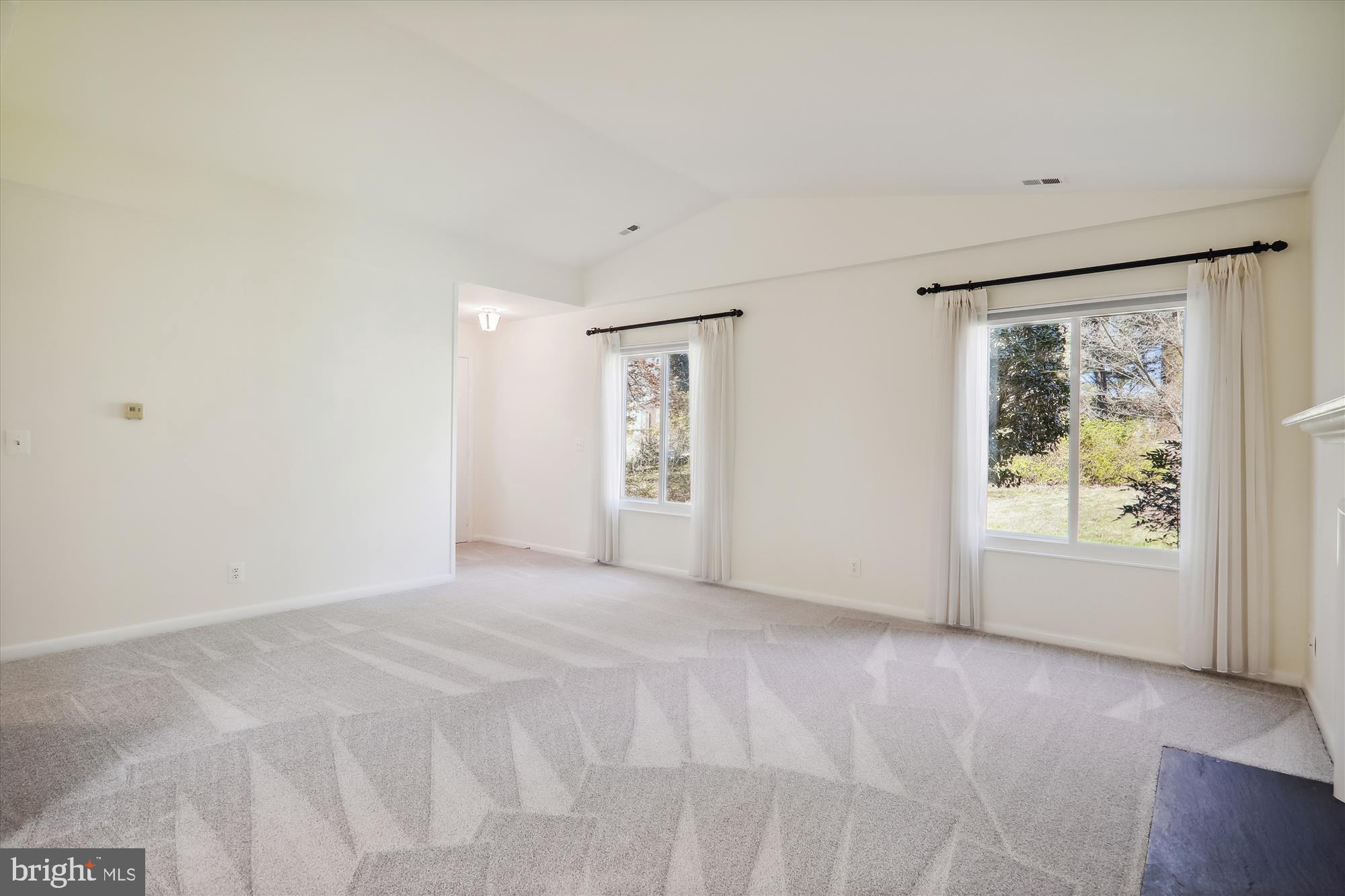 3626 Edelmar Terrace, Unit 125B Silver Spring, MD 20906 - Photo 8 of 21 Living Room